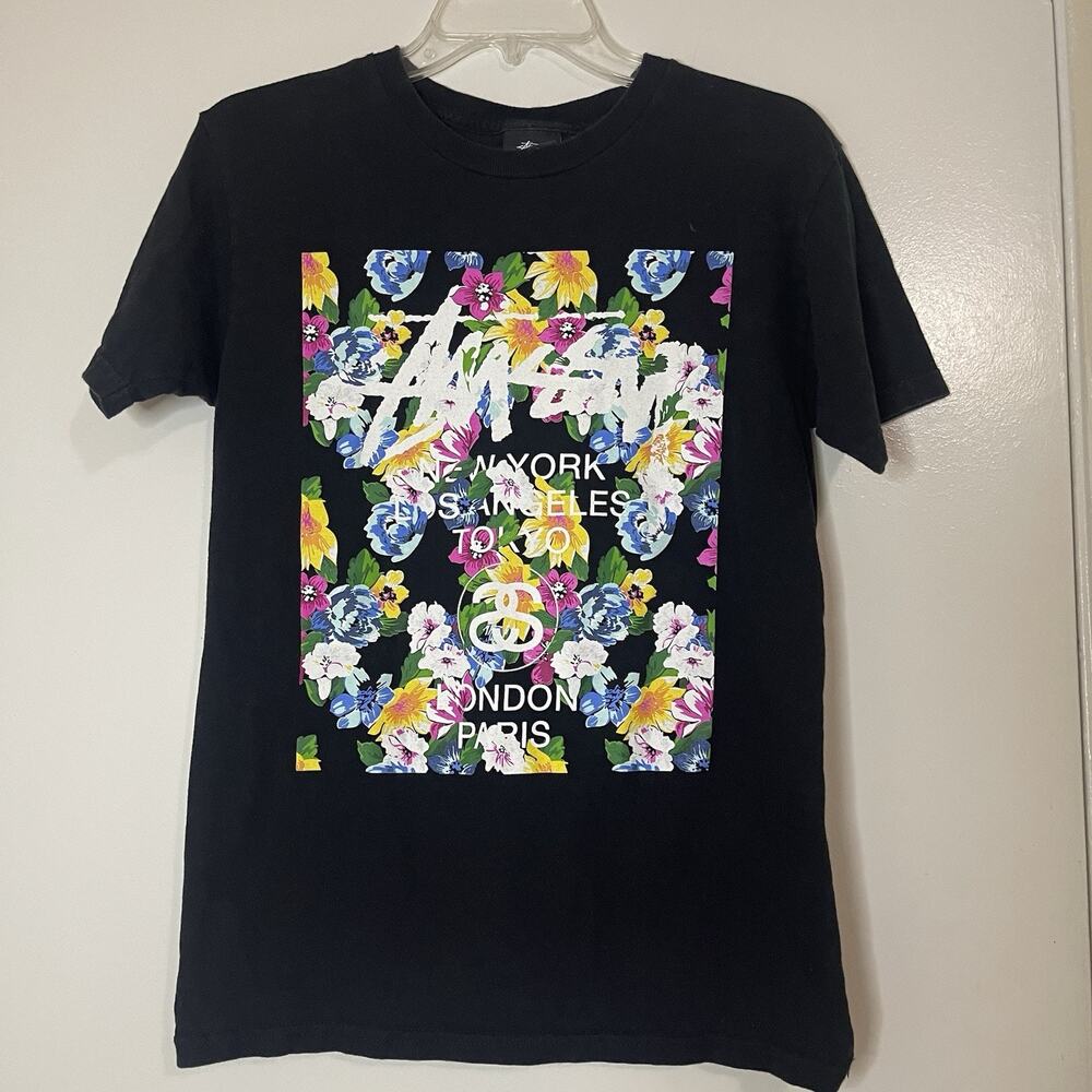 STUSSY crew neck black floral graphic short sleeve tshirt size small